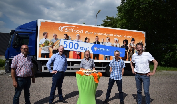 v.l.n.r. Cor de Rooij (Bidfood), Matthijs Zorn (Bidfood), Gerrit van Drunen (ddreklame), Johan van Dijk (ddreklame), Arjan Adriaanse (ddreklame)
