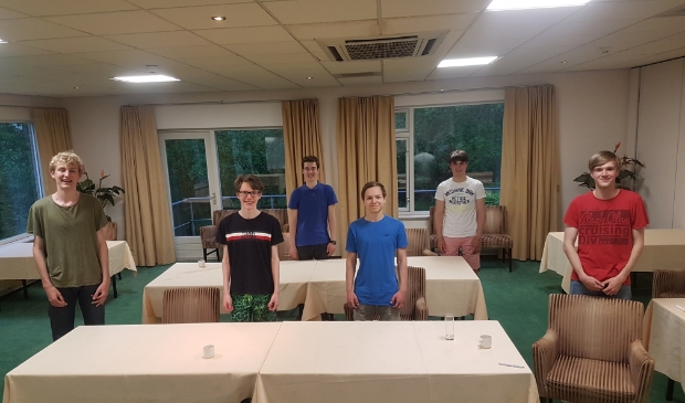 <p>Achterste rij v.l.n.r.: Kevin, Kees; voorste rij: Hylke, Casper, Jelle, Thian.</p>