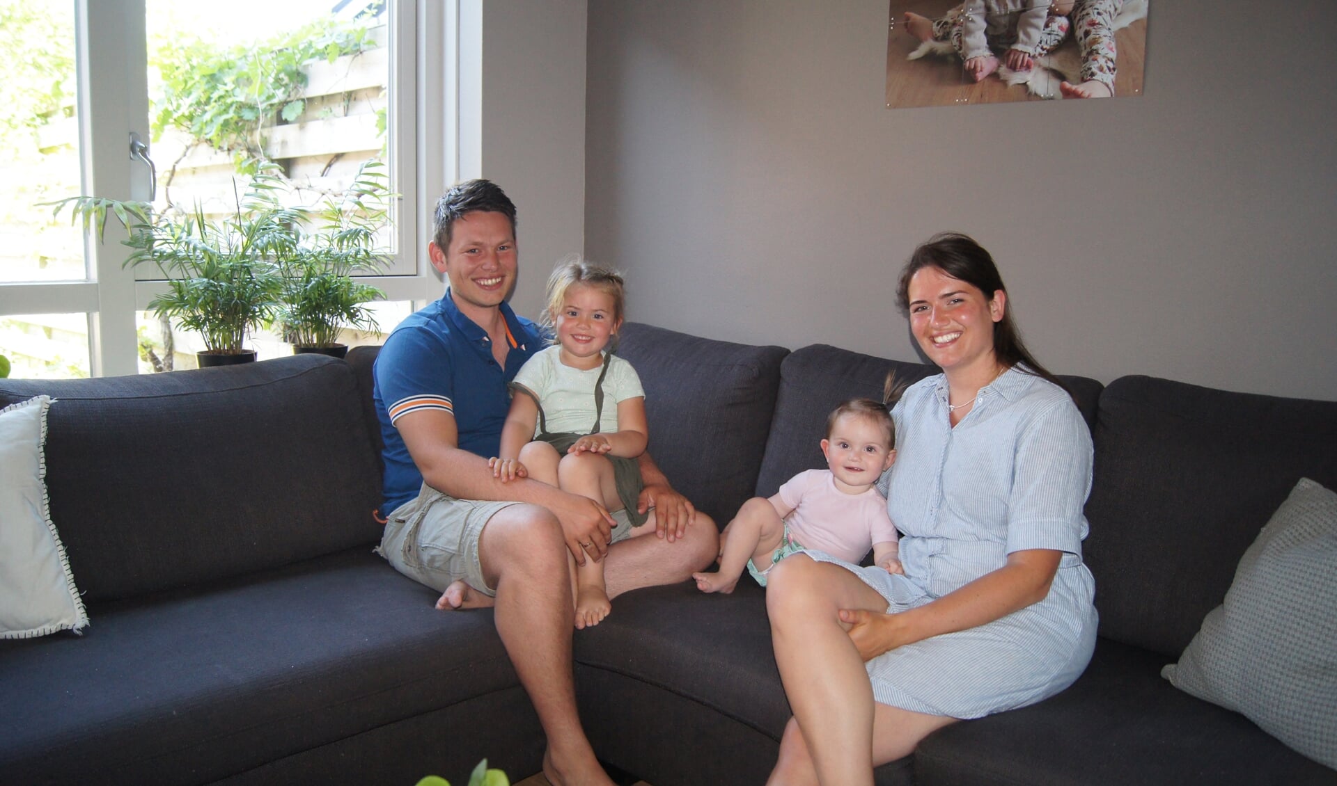 Harjan, dochters Esmee en Romy en Lisette van Velthuizen hebben aan de Lijsterbes hun droomhuis gevonden om in te groeien en op te groeien