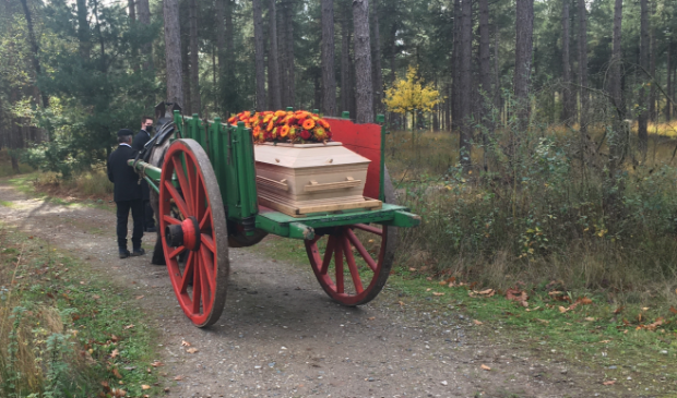 Afscheid nemen op een natuurplaats.
