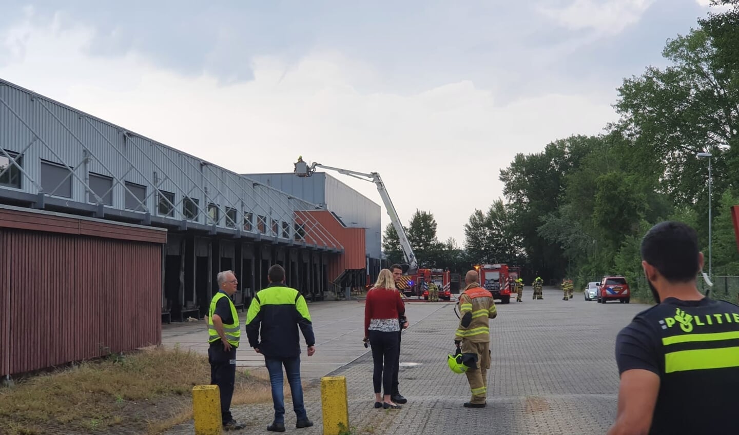 De brandweer rukte vrijdagmiddag groots uit voor een brand aan de Lumierestraat.