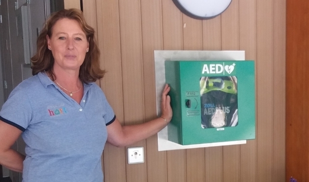 <p>Hartslag Zeist heeft 't Trefpunt een AED-buitenkast ter beschikking gesteld.</p>