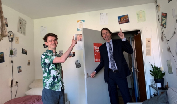 Bij Tim Wagelaar is deze week een rookmelder geïnstalleerd op zijn studentenkamer in de rode flat.