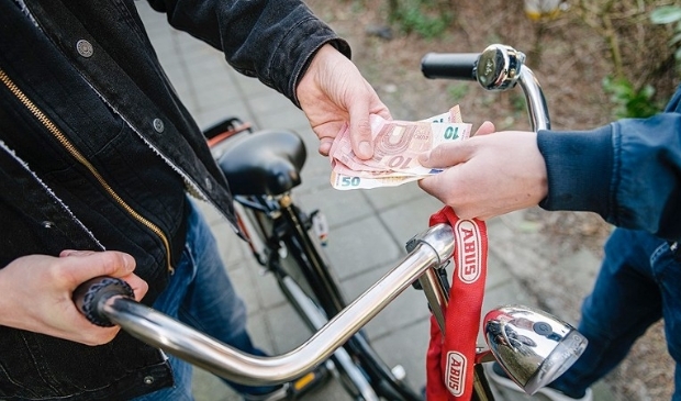 <p>Als de prijs van een product te mooi is om waar te zijn, duidt dat vaak op het aanbieden van gestolen goederen</p>