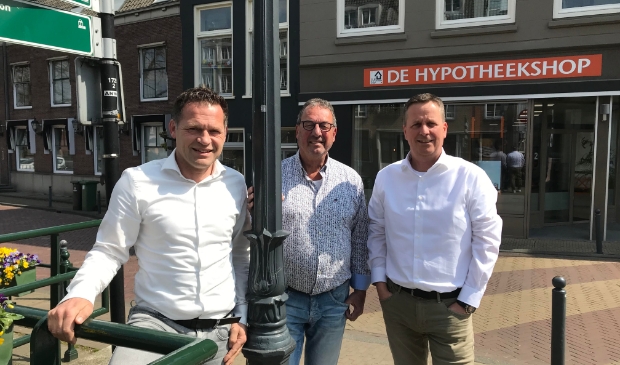 <p>Cees van Dis, Geertjan Evers en Gert de Boon</p><p>Hypotheekshop Gorinchem</p><p>www.hypotheekshop.nl/gorinchem </p><p>0183 – 89 30 10</p><p>gorinchem1295@hypotheekshop.nl</p>