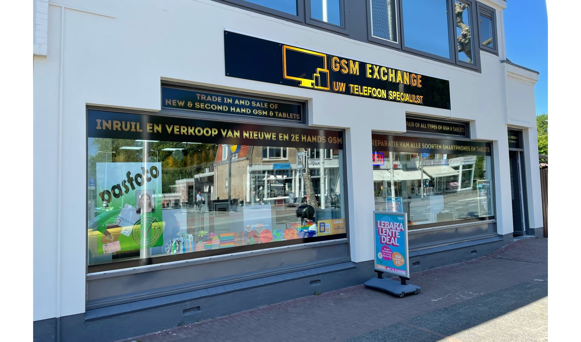 De telefoonwinkel is gevestigd aan de Amsterdamseweg.