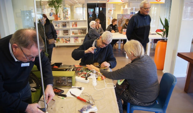 Druk bezig met de reparatie van producten