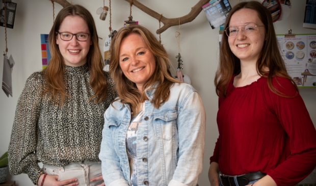 <p>Samen met haar team zet Krista een kleurrijke vingerafdruk op grafisch werk</p>
