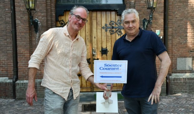 <p>René Gerritsen (rechts) van verkoop en Johan van Beek (redactie), maar ook Barbara Illing van verkoop verzorgen het inloopspreekuur van de Soester Courant. Elke woensdagmorgen in Museum Soest.</p>