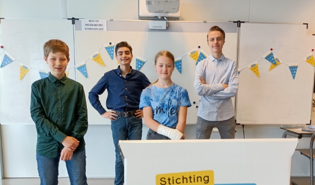 <p>Van links af Dion Janssen, Sean Mahdavi, Willemijn van Dijk en Kian Versteeg. </p>