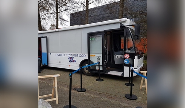<p>De bus is een faciliteit speciaal voor mensen die niet met de auto naar een teststraat kunnen.</p>