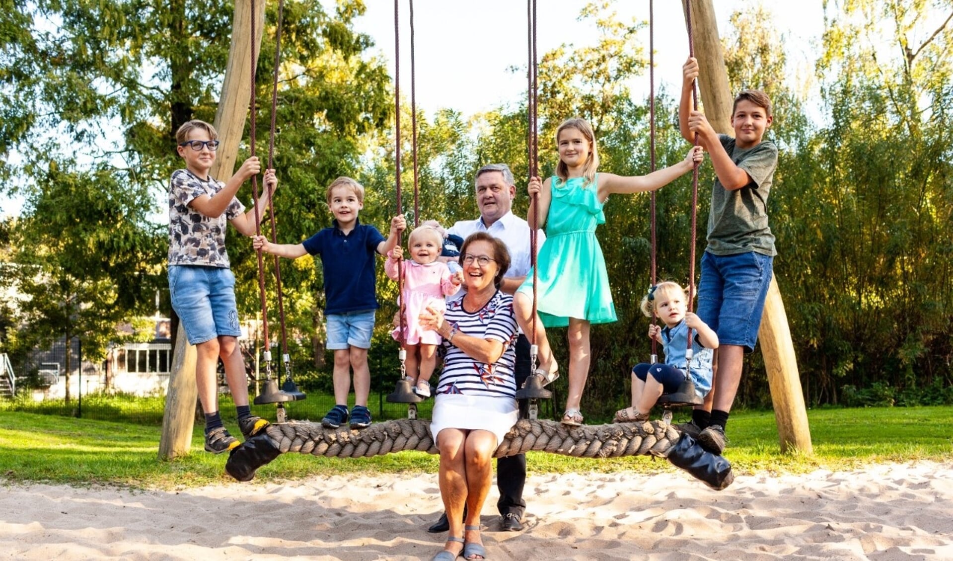 Henk Lambooij met zijn vrouw Marry en hun kleinkinderen.