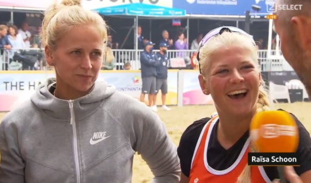 <p>Raïsa Schoon (links) wordt direct na de beslissende overwinning voor een ticket naar de Olympische Spelen geïnterviewd bij Ziggo Sport.</p>