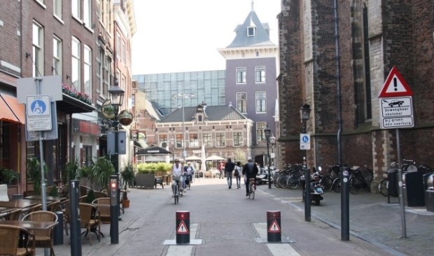 <p>Op meerdere plekken in de stad staan verzinkbare verkeerspalen. </p>
