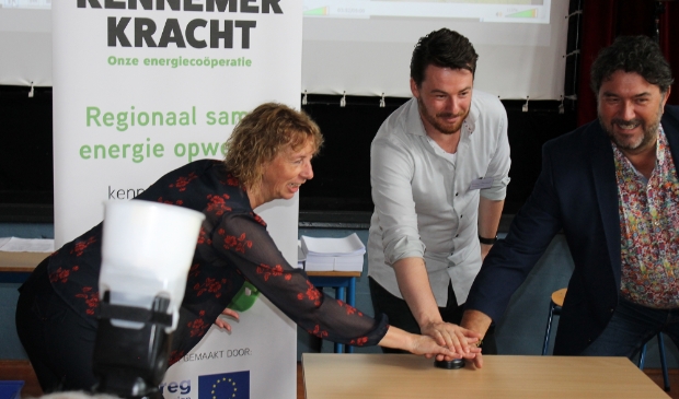 Op de aangeleverde foto: opening door Erna Hollander, Coöperatie Kennemer Kracht en Haarlemse wethouders Robbert Berkhout en Jur Botter.