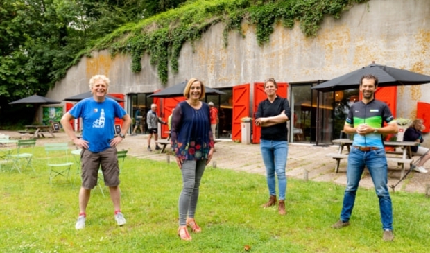 Cor Jansen van Utrecht Marketing, Ellie Eggengoor, wethouder Nieuwegein, Martijn Geerdes, ondernemer van Fort Batterijen en gedeputeerde Arne Schaddelee, provincie Utrecht.