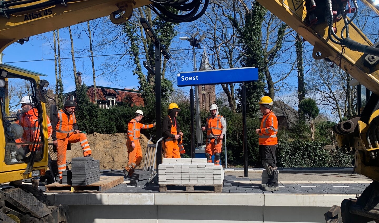 Op de perrons van Soest en Soestdijk: beton uit het verleden voor de toekomst.