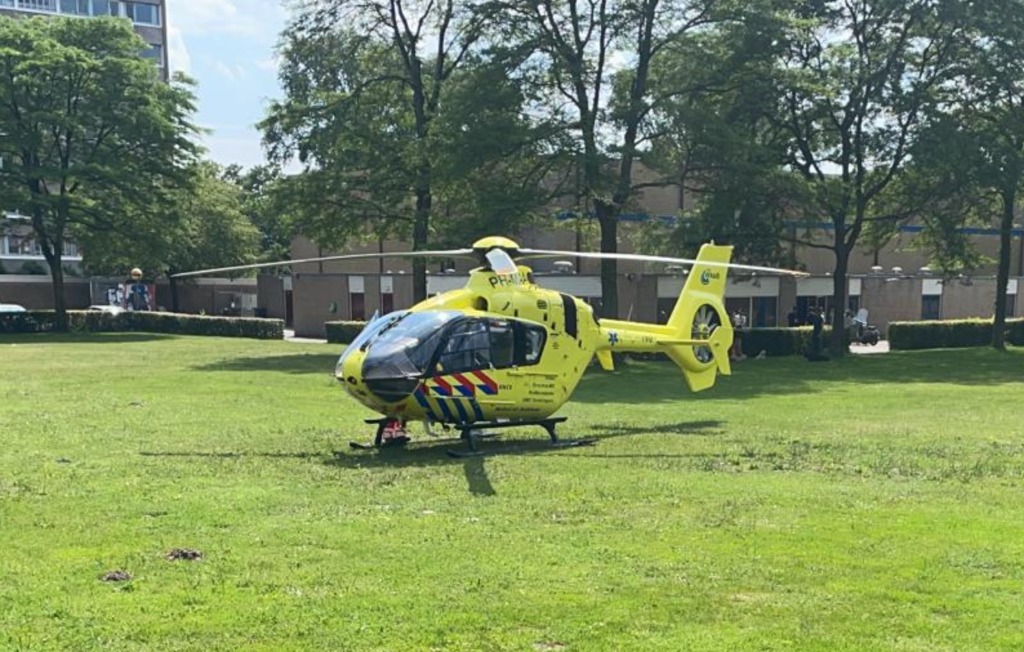 De traumahelikopter zetten voet aan grond bij de Zangvogelweg.