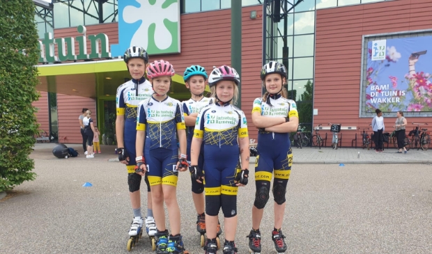 <p>De pupillen van 't Grieze Veen maken zich op voor een sterk bezet toernooi. Van links naar rechts: Nick Hendriksen, Emma van der Vlist, Julian van der Vlist, Evi de Vries en Joanne Hendriksen.<br><br></p>