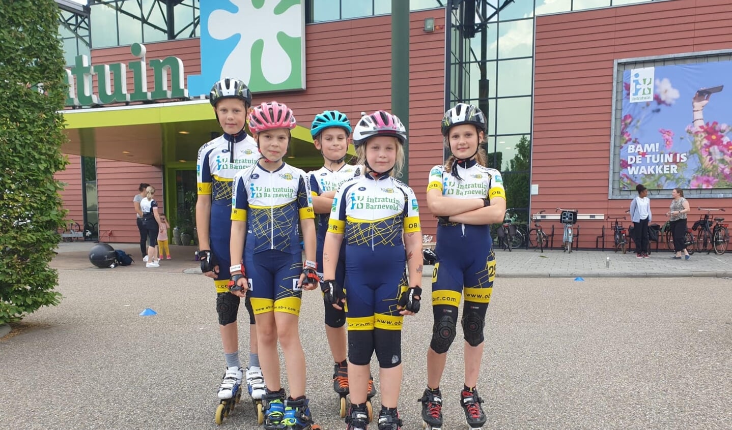 De pupillen van 't Grieze Veen maken zich op voor een sterk bezet toernooi. Van links naar rechts: Nick Hendriksen, Emma van der Vlist, Julian van der Vlist, Evi de Vries en Joanne Hendriksen.