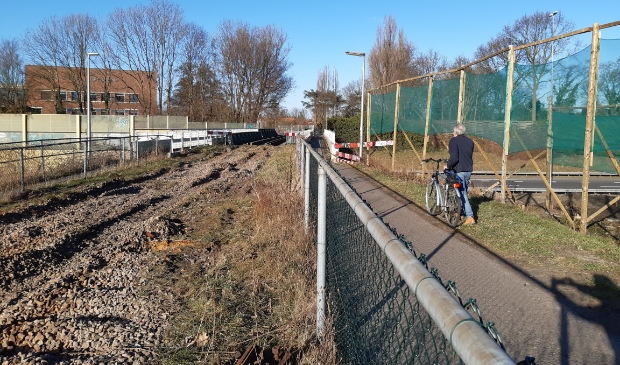<p>Het Kazernepad over de A9.</p>