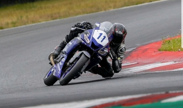 <p>Senna van den Hoven in actie op het circuit van Oschersleben.</p>