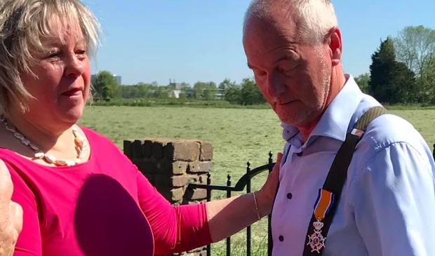 <p>Hennie Mulders kreeg een lintje voor zijn tomeloze inzet voor mensen met een afstand voor de arbeidsmarkt.</p>