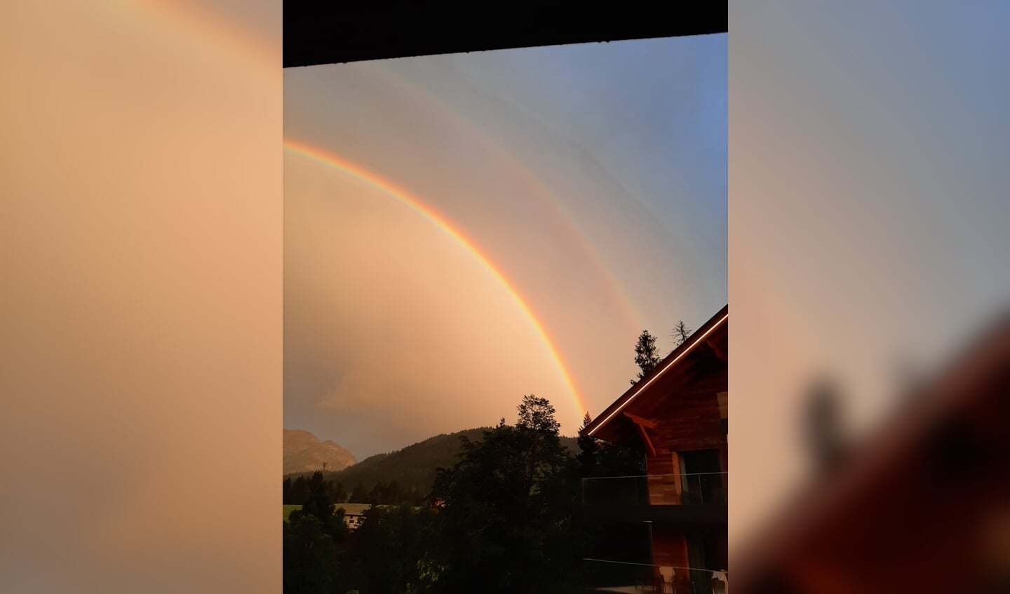 Prachtige dubbele regenboog in Oostenrijk , vakantie  29 juni 2021 in Fiberbrunn.
