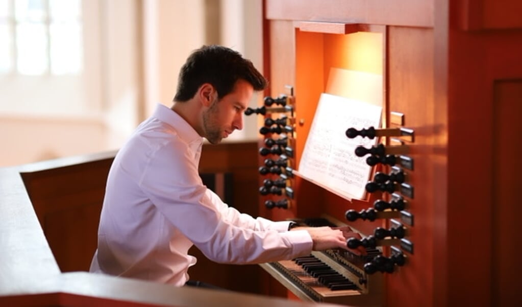 Arjan Veen is de vaste organist van de Maartenskerk. 