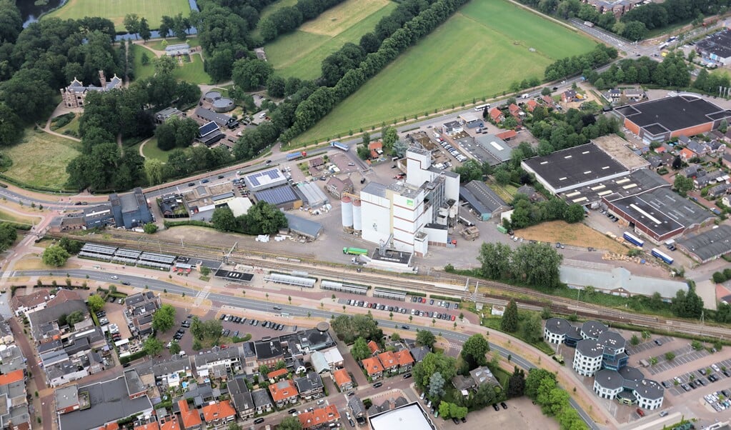 Luchtfoto van het gebied rondom station Barneveld Centrum.