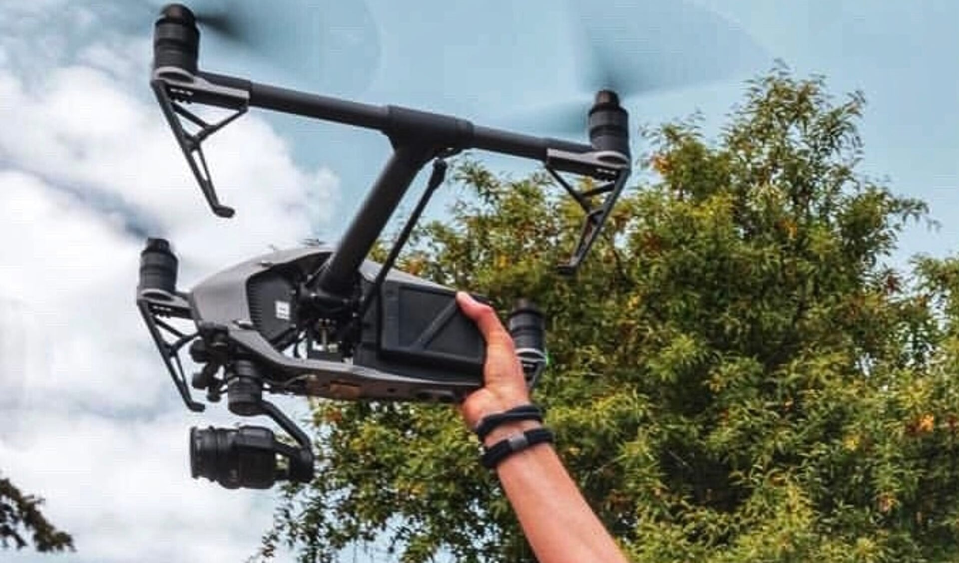 Met een drone kunnen beelden in de lucht worden gemaakt.