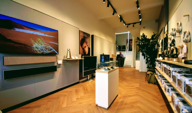 <p>De BeoSound Stage is in al zijn eenvoud een sieraad in huis. </p>
