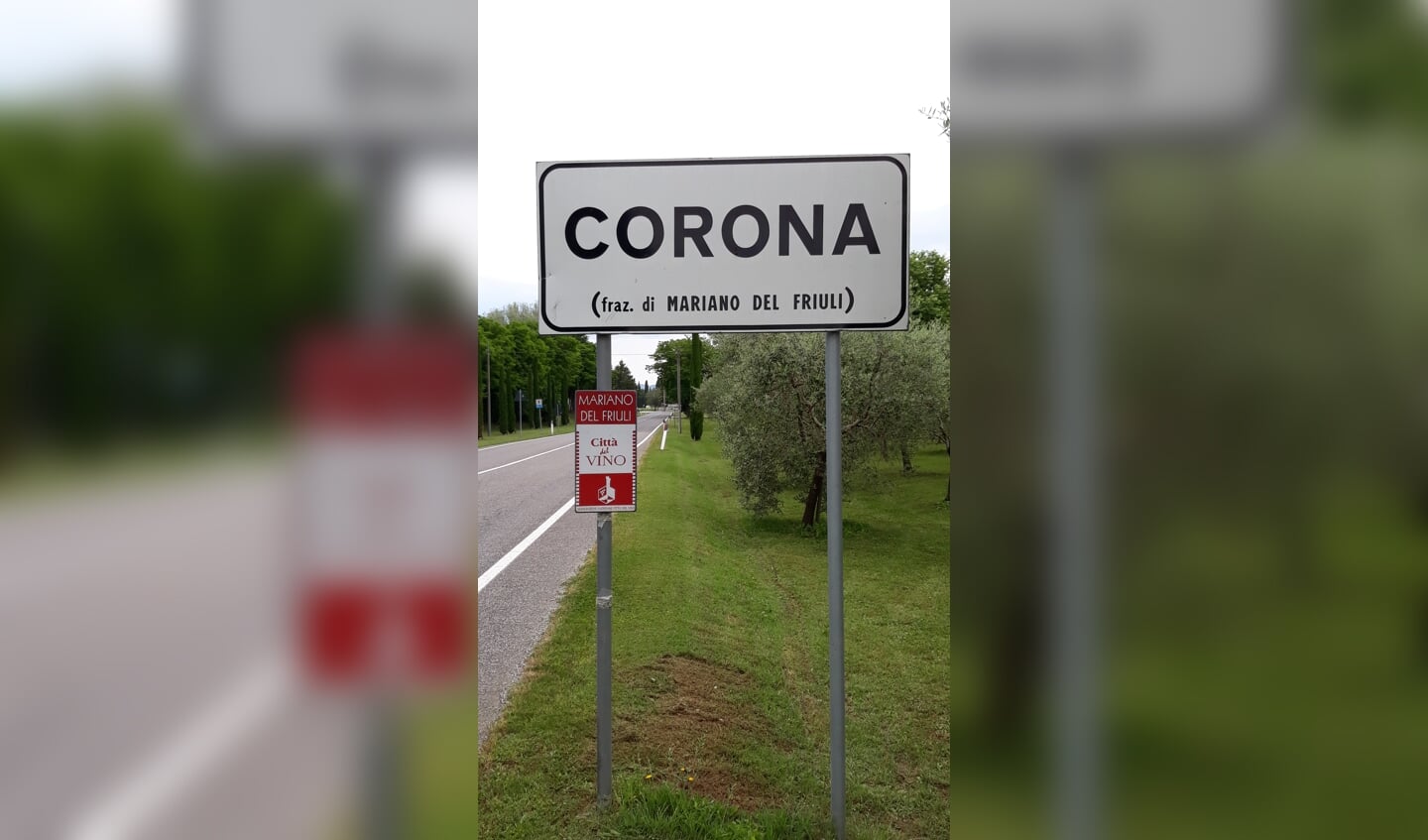 ,,De foto is gemaakt op 11 juni 2021 in Italië in de streek Friuli. Onderweg kwamen we door dit kleine dorpje Corona.