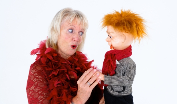 Buikspreker ANnemarie met haar buikspreekpop Arie
