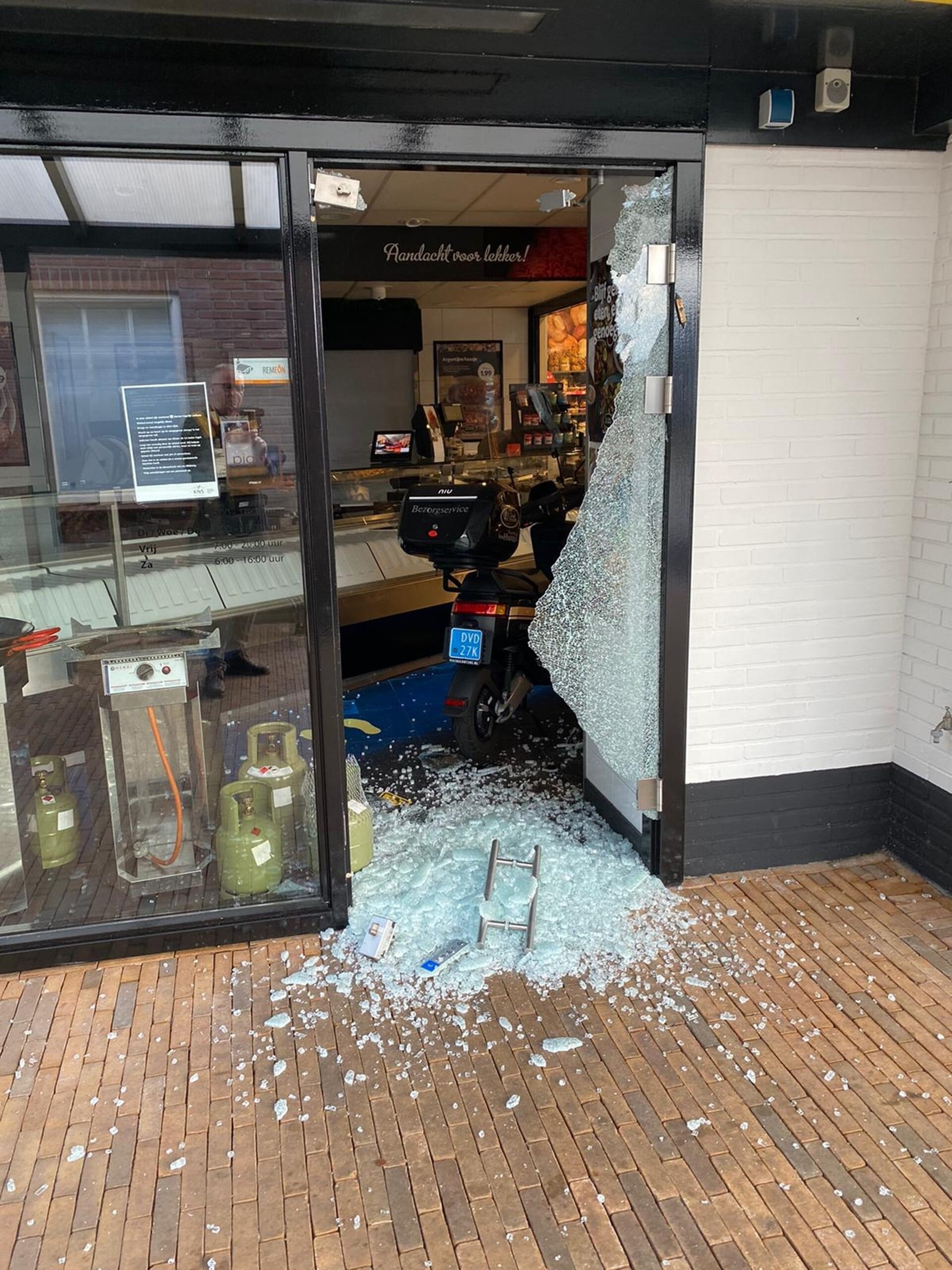 Vernieling bij slagerij Van Hunnik, 20 juli. 