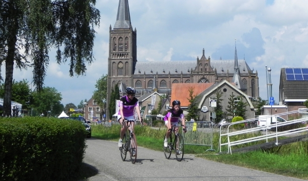 <p>Wytske Geerdes van ploeg Diks Fruit rijdt een goede race.</p>