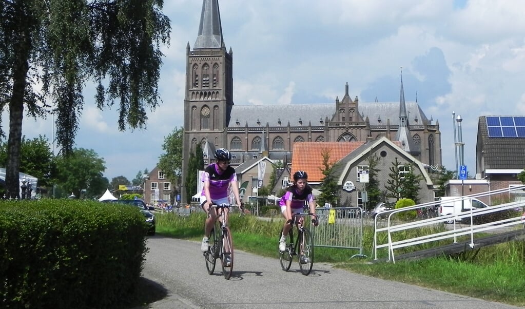 Wytske Geerdes van ploeg Diks Fruit rijdt een goede race.