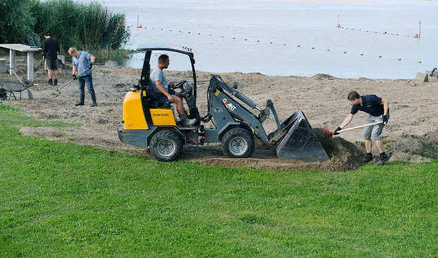 <p>Vorige week heeft nog een groep vrienden via een crowdfunding het strandje bij de trailerhelling schoongemaakt. </p>