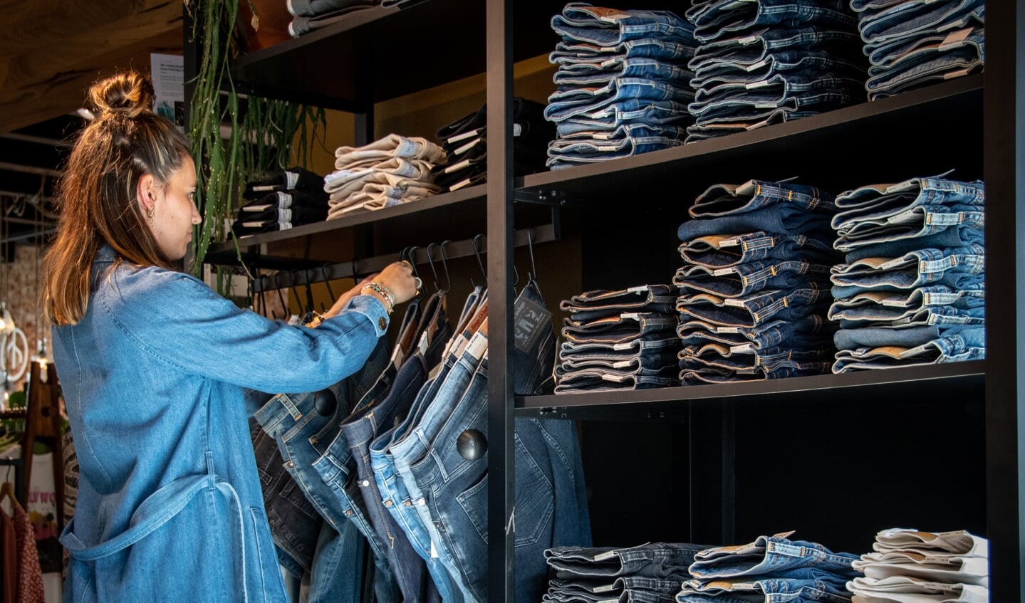De hele jeanscollectie op de mannenafdeling bij Roots is gemaakt van duurzame kwaliteit.