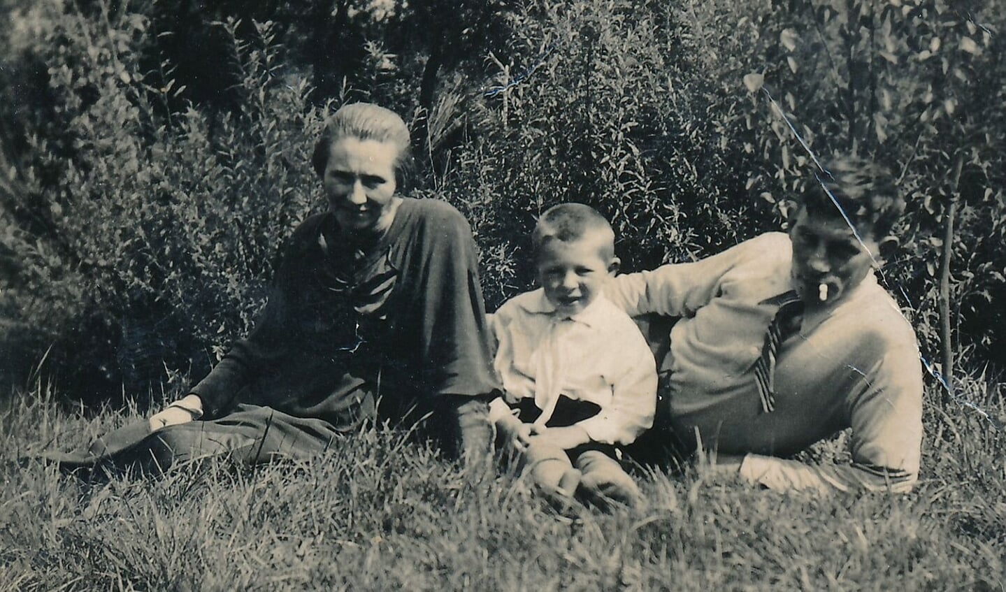 Hendrik van Bezooijen met vrouw en oudste zoon
