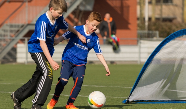 Vier de vakantie bij De Voetbalschool of vv Hoogland Voetbalschool.