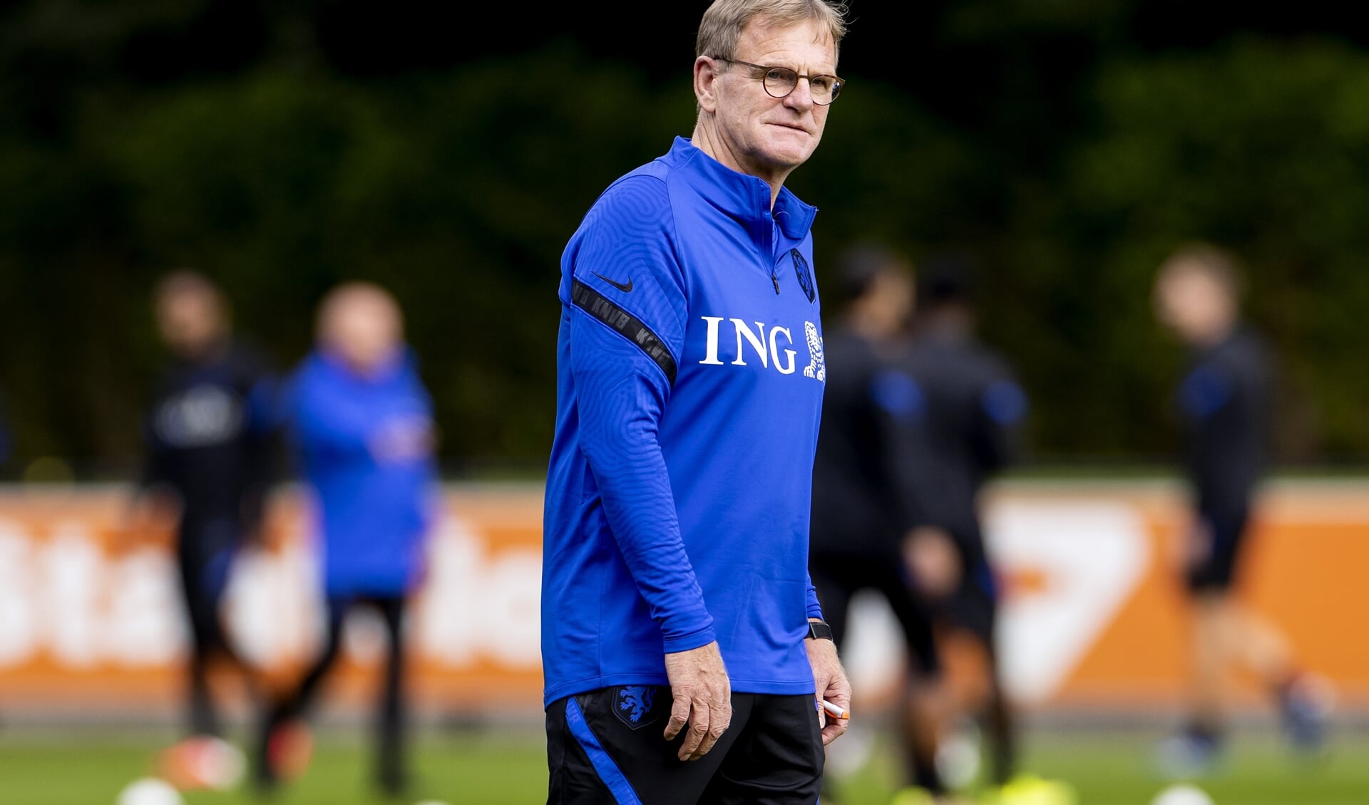Dwight Lodeweges, hier als interim-bondscoach van het Nederlands elftal op het trainingsveld in Zeist, is opnieuw (assistent)trainer bij PEC Zwolle.