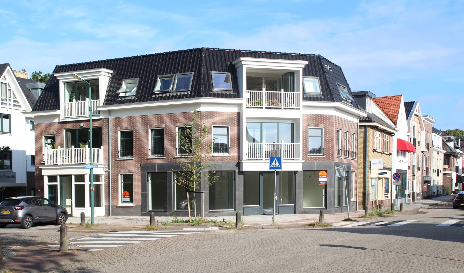 De nieuwe bebouwing aan de Nieuw Baarnstraat moest passen binnen de bestaande bebouwing. 