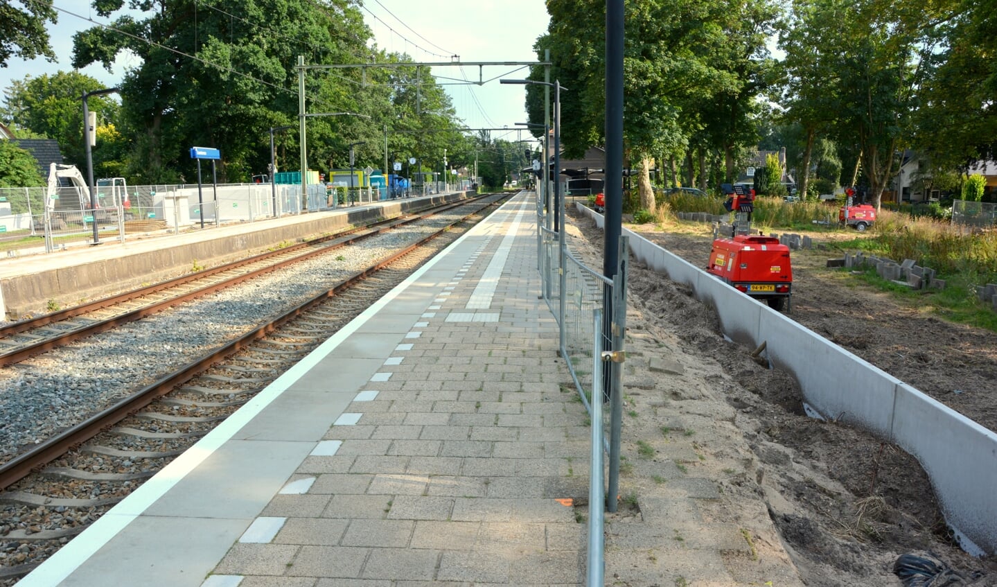 Op het station van Lunteren worden de perrons en paden breder gemaakt. 