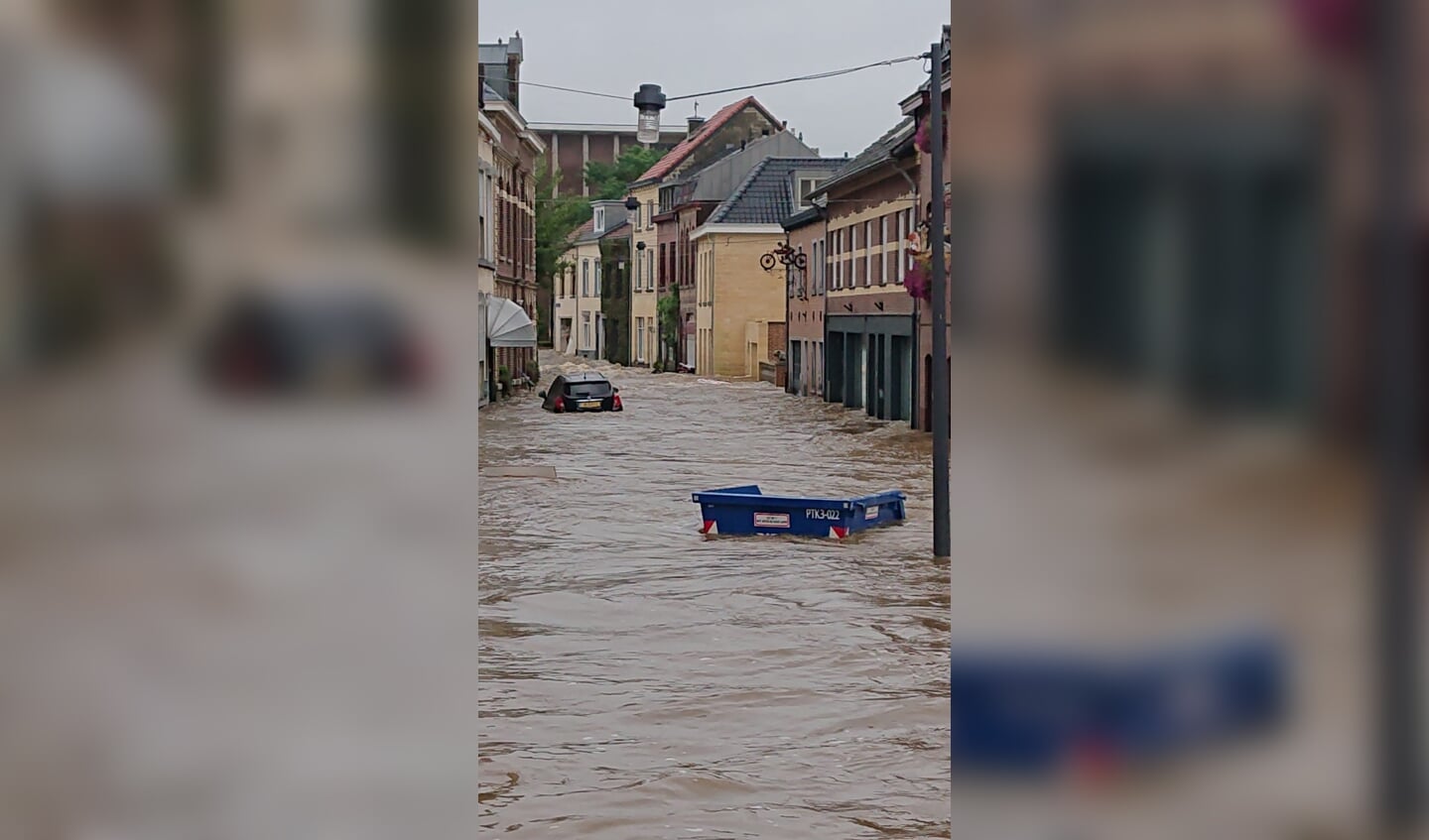 Het water is in verschillende delen van Valkenburg tot rampzalige hoogte gestegen