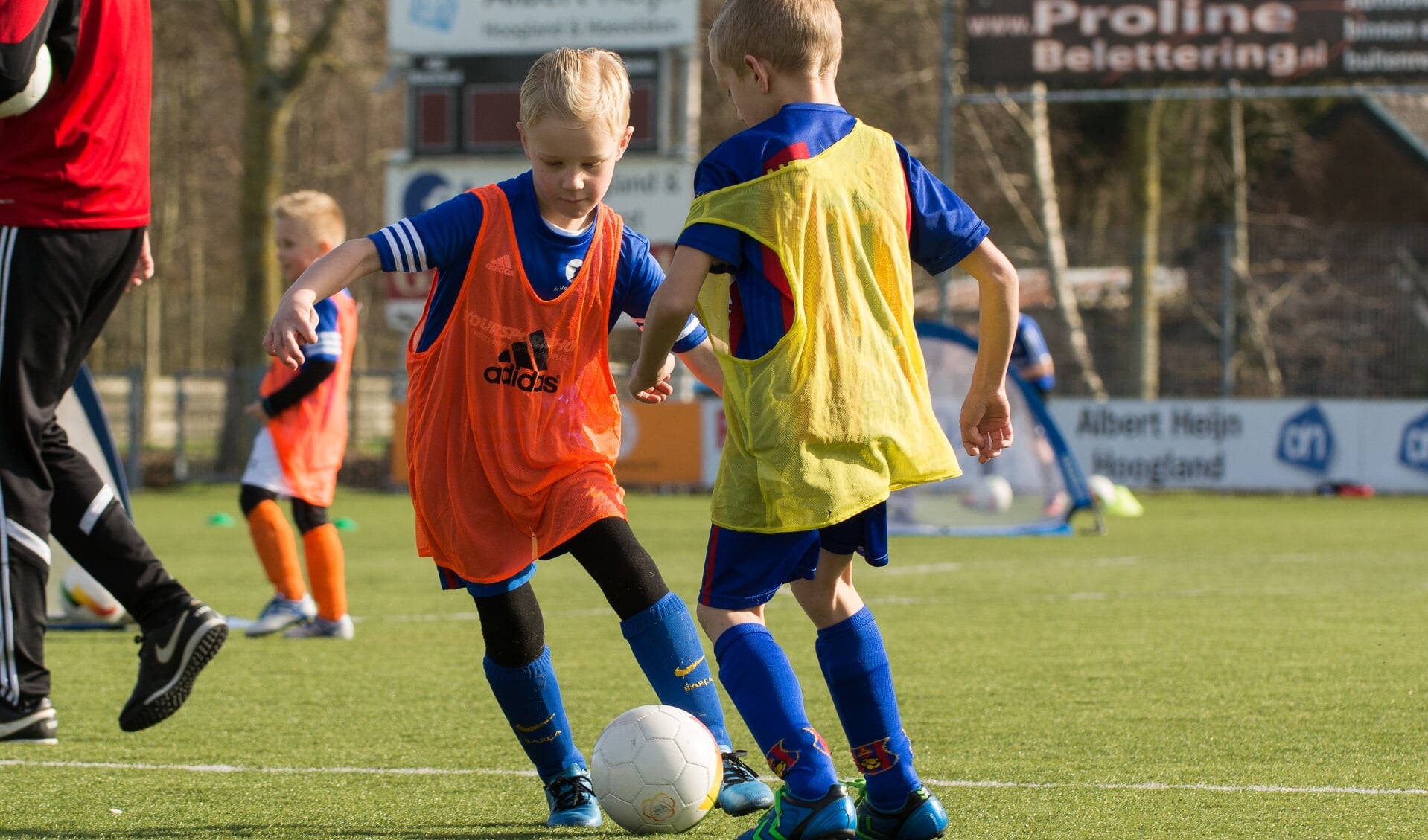 Vier de vakantie bij De Voetbalschool of vv Hoogland Voetbalschool.