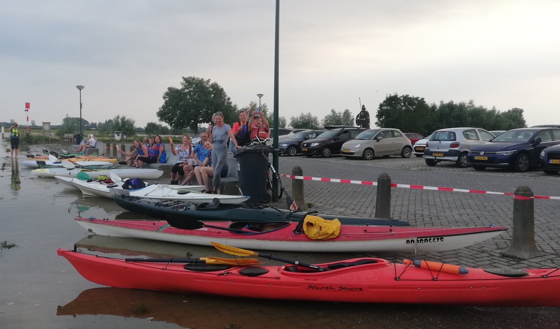 Kanovaren bij hoog water in Wijk bij Duurstede