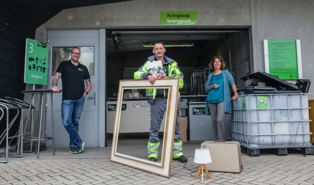 <p>Martin is heel trots dat hij de eerste is die de verklaring bij Restore heeft behaald, en hoopt hiermee ook anderen te motiveren. Van links naar rechts: Wout, Martin en Joan.</p>