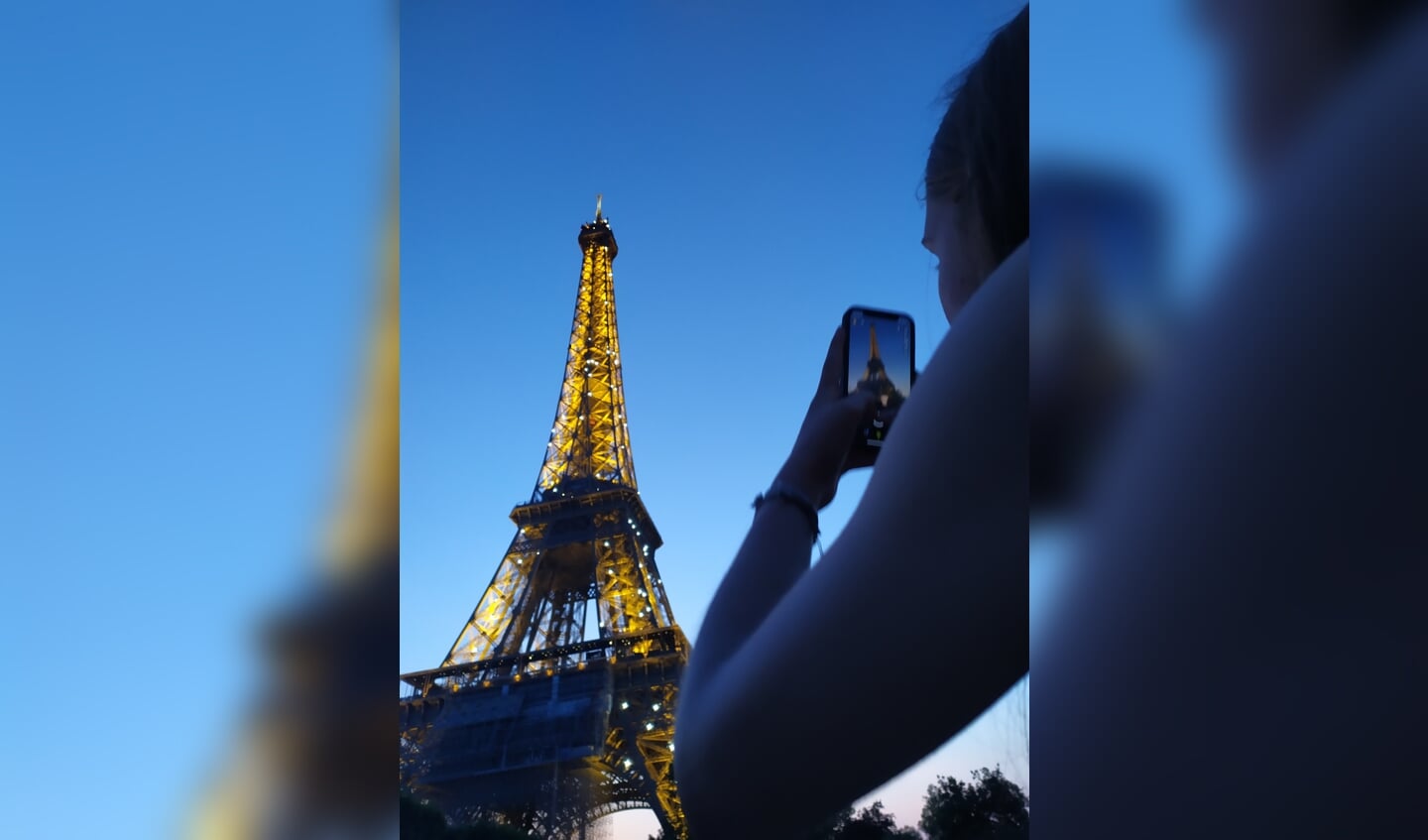 ,,Woensdag 21 juli 2021 in Parijs: de Eiffeltoren bij zonsondergang.