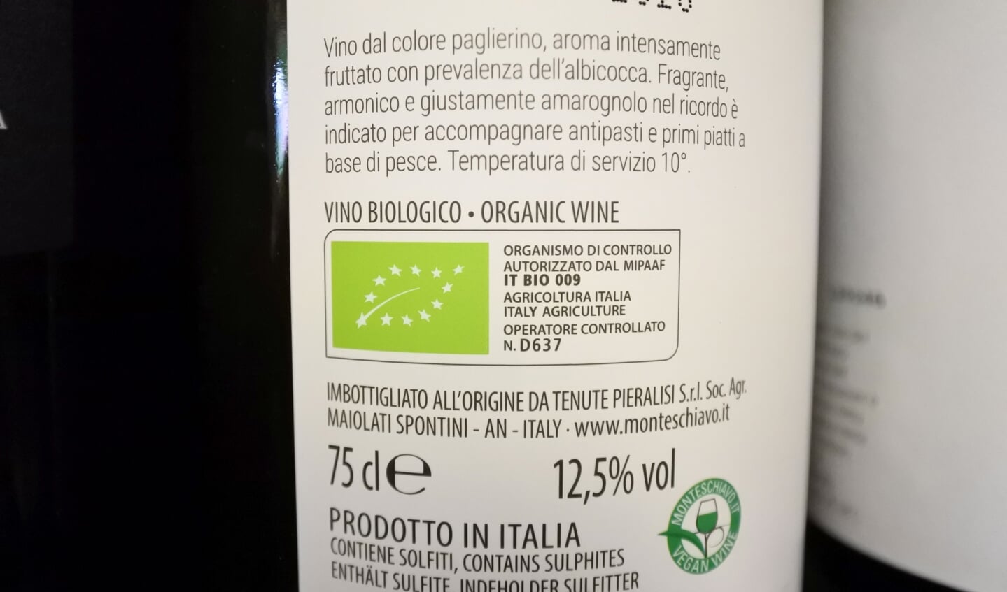 Het label van een biologische wijn.